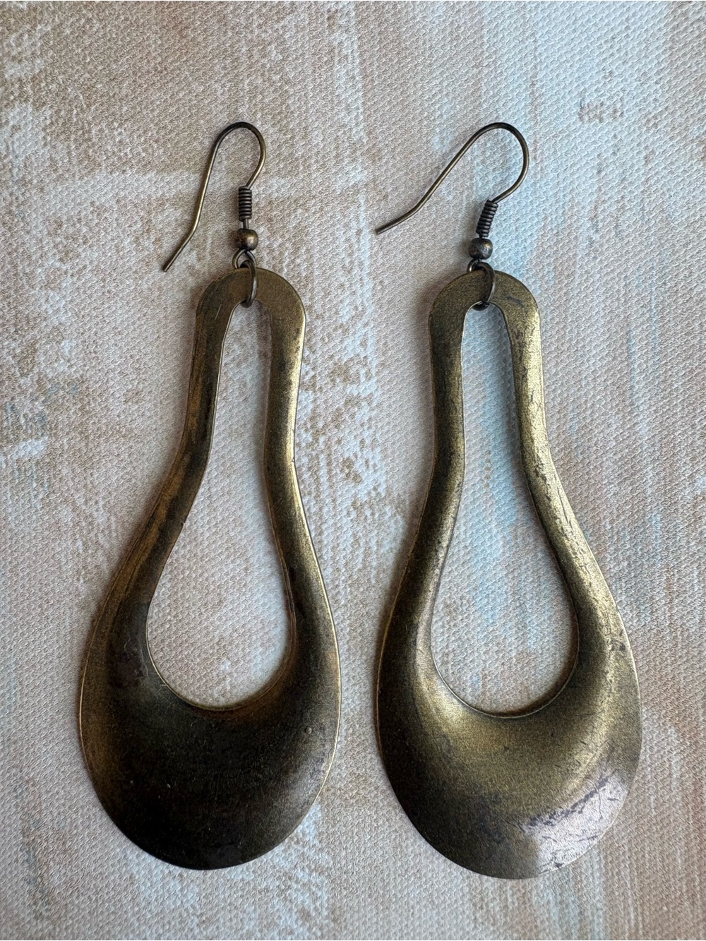 Antique Brass Teardrop Dangle Earrings - Gold Tone